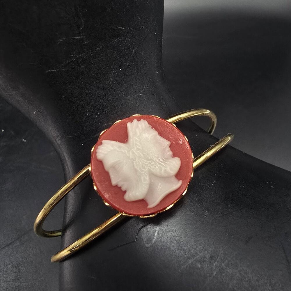Vintage Janus Cameo Cuff Bracelet Rust Red Double Face Gold Tone Vintage